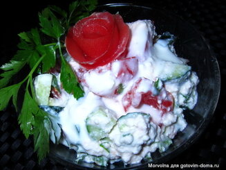 Салат с творогом, помидорами и огурцами