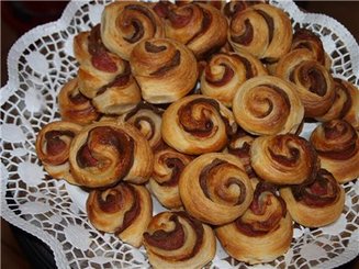 Слойки с колбасой "Розы"