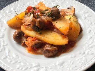 Грибной гуляш c картофелем