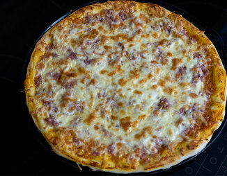 Домашняя пицца на тонком тесте и соус для пиццы