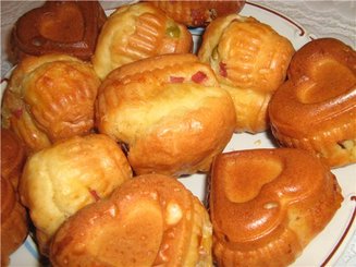 Заливной пирог с колбасой и сыром