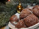 Шоколадные профитроли со сливочно-шоколадным кремом от МамусьВикусь Шоколадные профитроли со сливочно-шоколадным кремом от МамусьВикусь