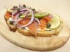 Smoked salmon sandwich (Сэндвич с копченым лососем по-канадски)