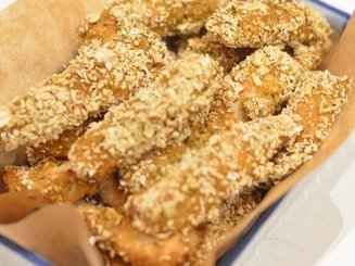 Куриные палочки хрустящие с соусом