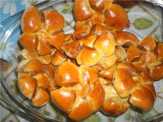 Плюшки "цветы" из двойного теста