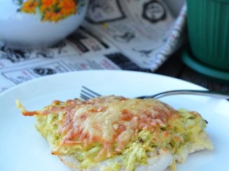 Куриное филе под кабачковой шубой