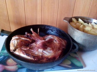 Кроличьи ножки, запеченные с прованскими травами.