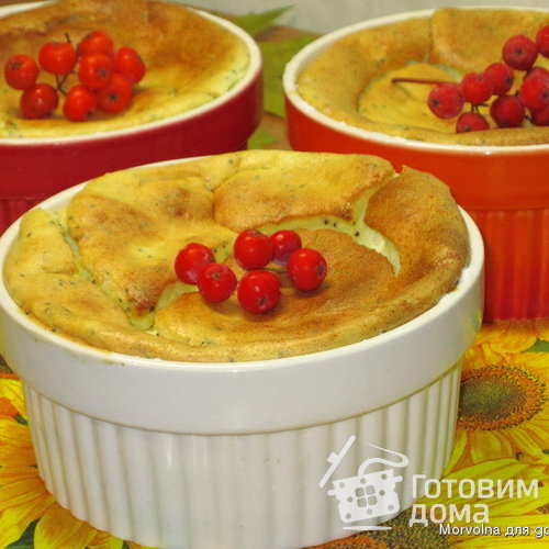 Горячий творожный десерт с маком и яблоками