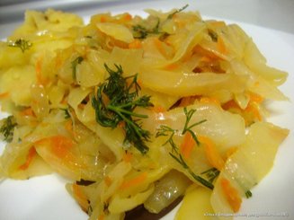 Теплый  салат из капусты