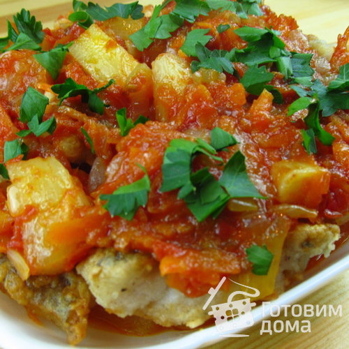 Рыба в томатном соусе с ананасами