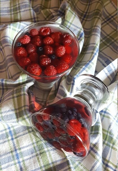 Летний десерт-желе со свежими ягодами, фруктами фото к рецепту 2