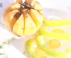 Картофель, запеченный с зеленым соусом
