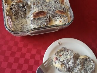 Сырники в маковом соусе