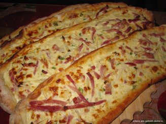 Фламмкухен из Эльзасса - пирог с луком, беконом и сыром