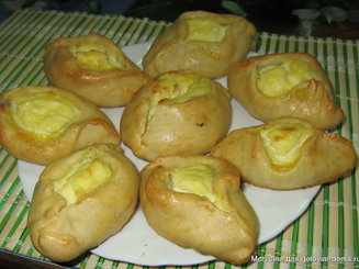 Открытые пирожки с сыром и зеленью