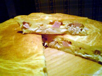 Заливной пирог с колбасой и сыром