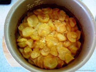 Гуляш из квашеной капусты под картофельным гратеном