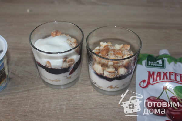 Йогуртовый десерт с вишневым джемом фото к рецепту 3