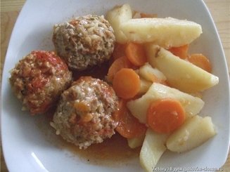 Юварлакя коккинисто (тефтели в соусе)