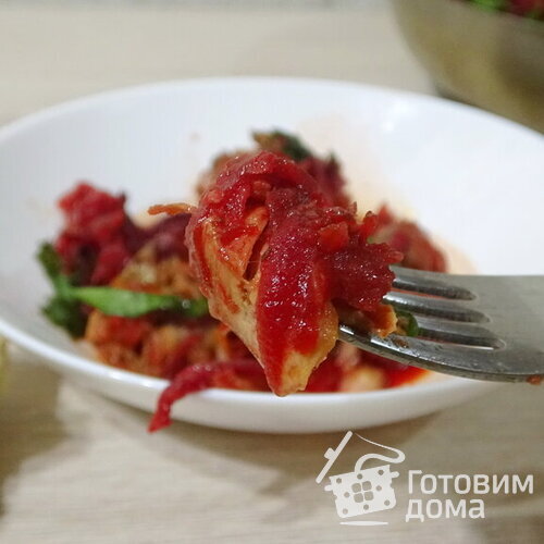 Куриные голени под свеклой