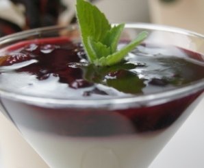 " Panna Cotta " с ягодным соусом