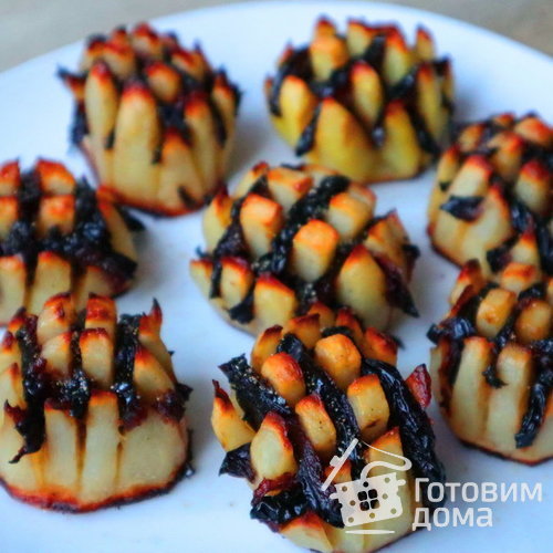Картофель с черносливом в духовке