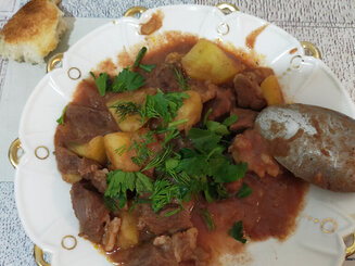 Мясное рагу, которое готовится само по себе