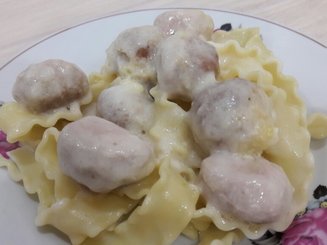 Фрикадельки под молочной шапкой
