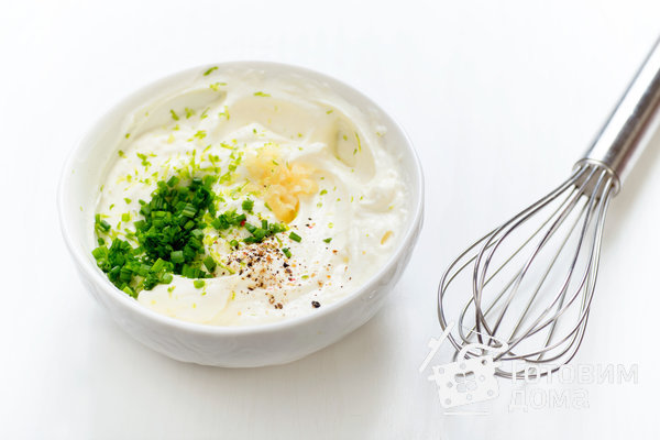 Салат с лососем, креветками и заправкой из сливочного сыра фото к рецепту 2