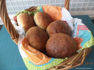 Дрожжевые булочки с семенами льна