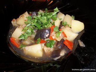 Картофельное рагу с баклажанами и перцем