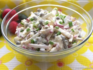 Салат из редиса с сыром и яйцами