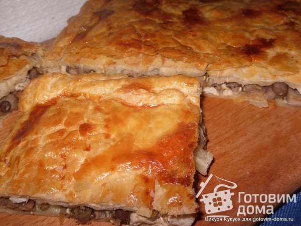 Слоеный пирог с курицей, грибами и картофелем фото к рецепту 9