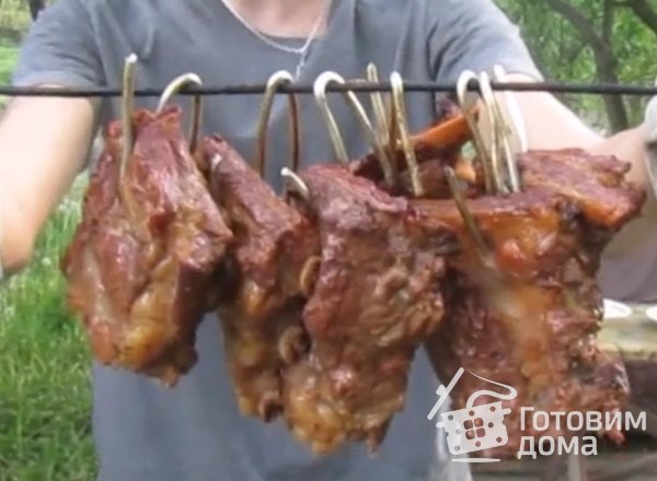 Свиные рёбрышки копчёные на мангале фото к рецепту 1