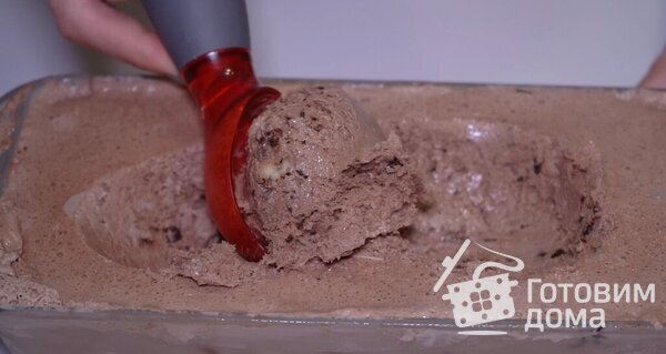 Шоколадное мороженое с кусочками банана фото к рецепту 7