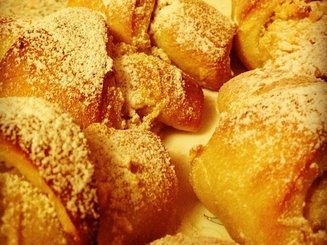 Быстрые творожные круассаны с яблочно-ореховой начинкой