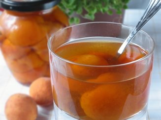 Компот из персиков или абрикосов, приготовленный в духовке