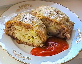 Мясной рулет с макаронами