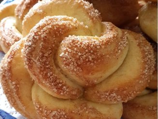 Имбирные булочки-розочки с корицей