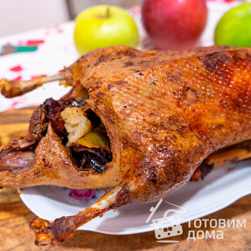 Утка запеченная с яблоками в духовке