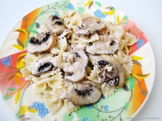 Фарфалле с шампиньонами