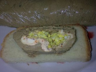 Паштет из печени с маслом и орехами