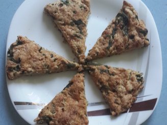 Сырные сконы со снытью