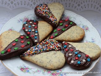 Печенье-сердечки с маком и марципаном