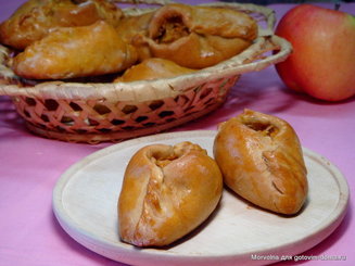 Открытые пирожки с сыром и зеленью
