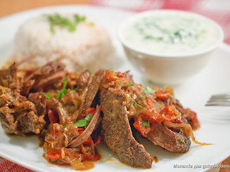 Мясо по-венгерски со сладким перцем и чили