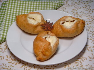 Открытые пирожки с сыром и зеленью