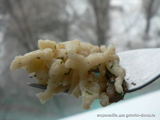 Шпецле с шампиньонами и беконом