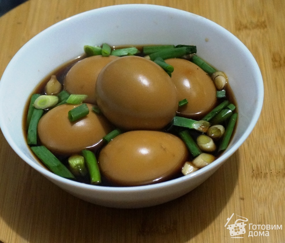 Яйца в соевом соусе по корейски. Маринованные яйца корейские. Корейские яйца в соевом соусе. Маринованные яйца в соевом соусе. Корейские маринованные закуски.