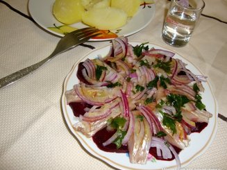 Салат с сельдью под апельсиновым соусом